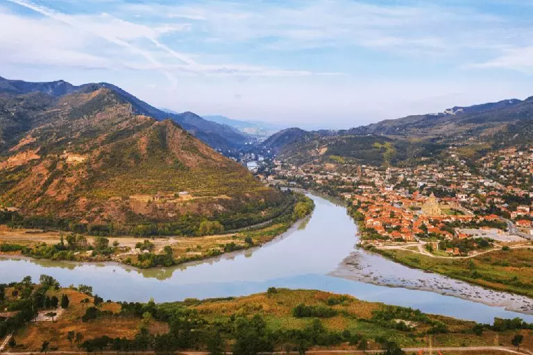 Tbilisi w maju: pogoda, rekreacja i rozrywka — Porady ekspertów i recenzje nieruchomości na GEOLN.COM. Zdjęcie 5