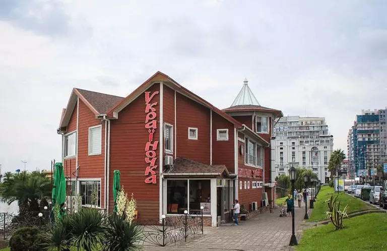 Restauracje w Batumi: tradycja i nowoczesność — Porady ekspertów i recenzje nieruchomości na GEOLN.COM. Zdjęcie 9