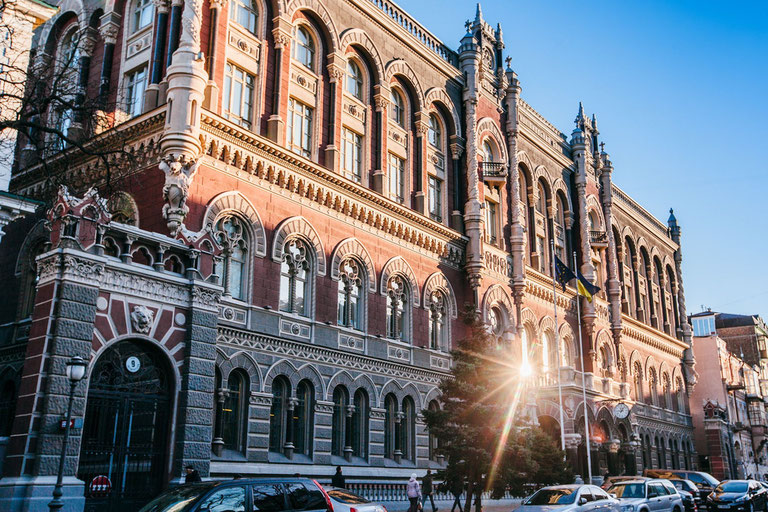 Banki w Ukrainie: pełny przegląd i porównanie 5 najlepszych banków w Ukrainie w zakresie usług — Porady ekspertów i recenzje nieruchomości na GEOLN.COM. Zdjęcie 1