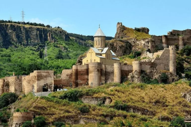 Tbilisi w maju: pogoda, rekreacja i rozrywka — Porady ekspertów i recenzje nieruchomości na GEOLN.COM. Zdjęcie 1