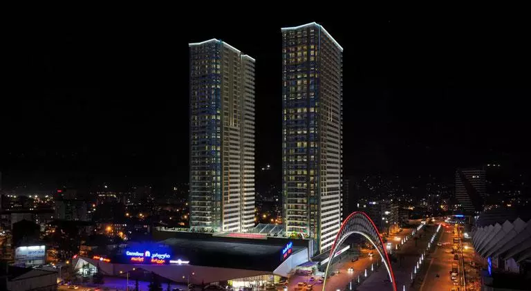 The &quot;BLACK SEA TOWERS&quot; residential complex in Batumi — Advices from experts and reviews of real estate on GEOLN.COM. Photo 8