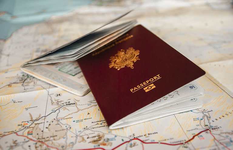 Aufenthaltserlaubnis und Staatsbürgerschaft für Investoren. Vergleichen Sie die TOP 10 der beliebtesten Länder für Passprogramme: Spanien, Griechenland, Bulgarien, Montenegro, Thailand, Israel, Zypern, Portugal, Türkei, Georgien