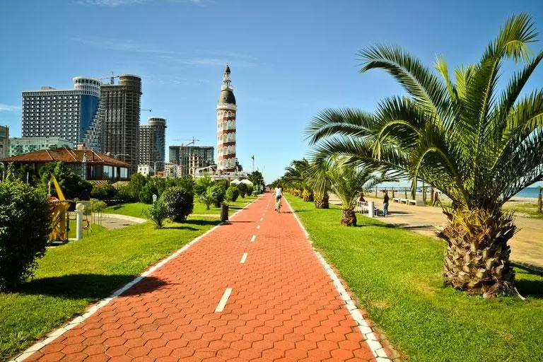 Investor's checklist - what are the price categories for real estate in Batumi? — Advices from experts and reviews of real estate on GEOLN.COM. Photo 2