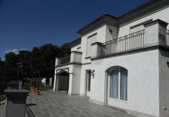 İtalya, Vallecrosia'da deniz kenarında villa