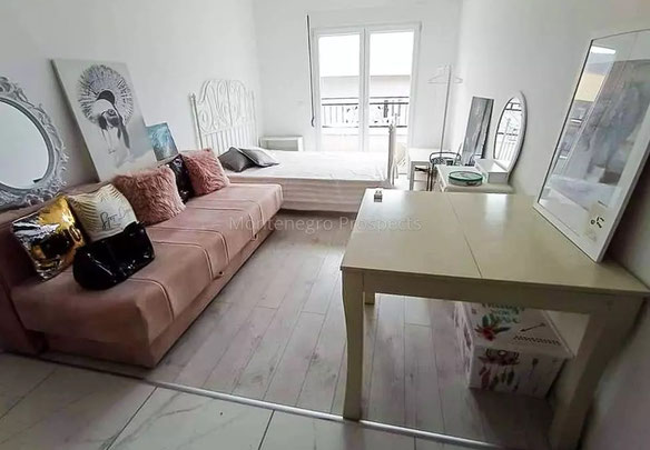 Montenegro. Studio in Budva, Dubovica area.