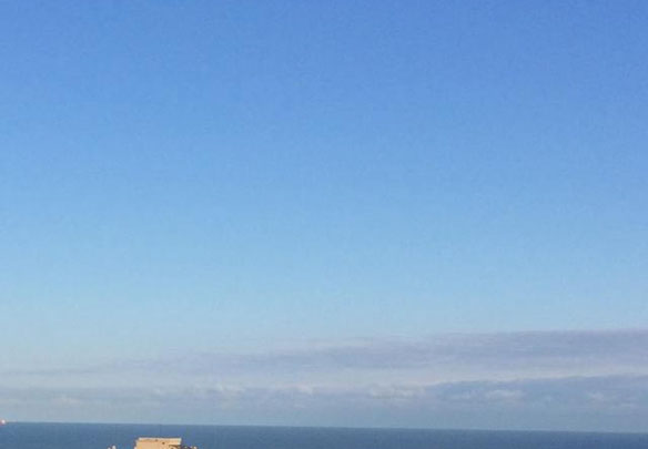 Apartment in a new building with sea views