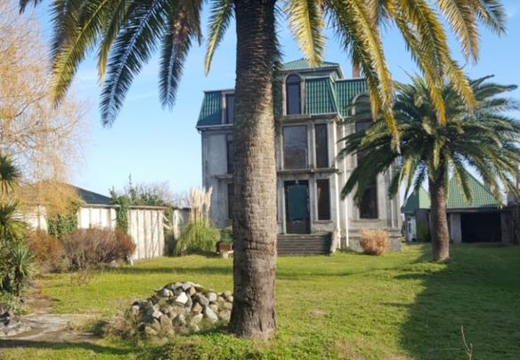 3-storey house on Lake Paliastomi