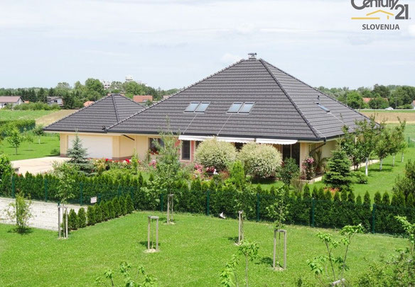 Slovenya, Radenci'nin banliyölerinde bir spa beldesinde ev