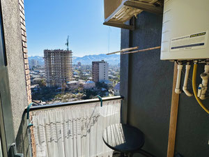 Euro-Zweizimmerwohnung zum Leben in einem der besten Häuser von Batumi, hundert Meter vom Einkaufszentrum Metro City entfernt. — Immobilien-Suchservice von Bauträgern und Eigentümern GEOLN.COM. Foto 18