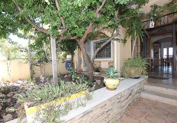Amplia casa en urbanización de élite