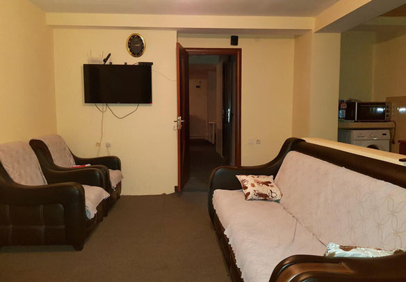 Zu verkaufen Fünfzimmerwohnung auf der Straße. Abuseridze