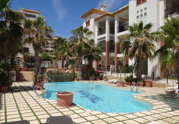 Lujoso apartamento con terraza privada en una urbanización cerrada de élite