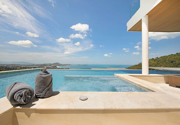 Spacious 4 bdrm pool villa overlooking mountains and sea