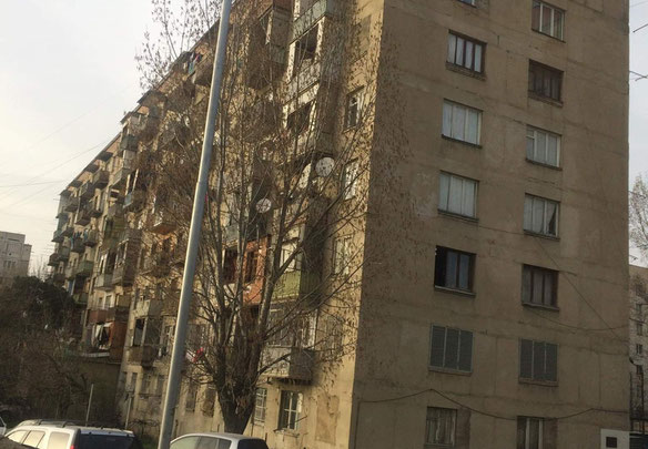 Продається квартира з меблями та технікою.