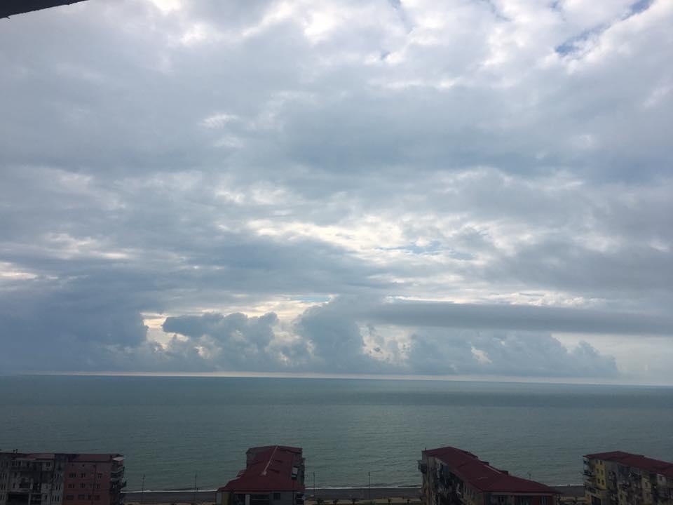 შესანიშნავი ბინა ზღვის მახლობლად — უძრავი ქონების ყიდვა და მფლო ბელებისგან GEOLN.COM. ფოტო 1