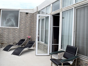 ბინა ზღვაზე ტერასით — უძრავი ქონების ყიდვა და მფლო ბელებისგან GEOLN.COM. ფოტო 13