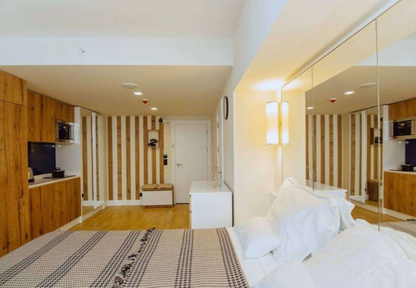 Studio with designer renovation and built-in appliances