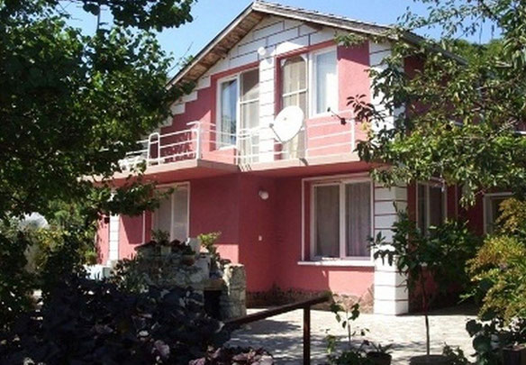 Bulgaristan, Varna bölgesinde deniz kenarında bir köyde villa